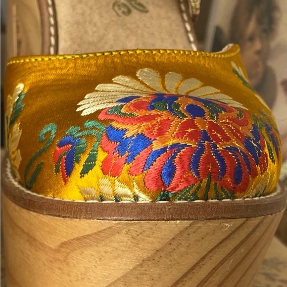 Boho Free People silk chinoiserie platform block heels with buckle strap💛💛 - Picture 3 of 4